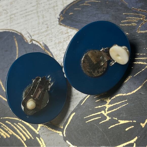 Vintage 80s Light Oversized Bright Blue Acrylic and Gold Clip Earrings D3 - Picture 7 of 9